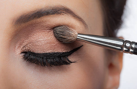 El maquillaje puede alterar la salud de los ojos